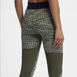 NWT NIKE PRO TRAINING TIGHTS WOMENS SIZE X SMALL